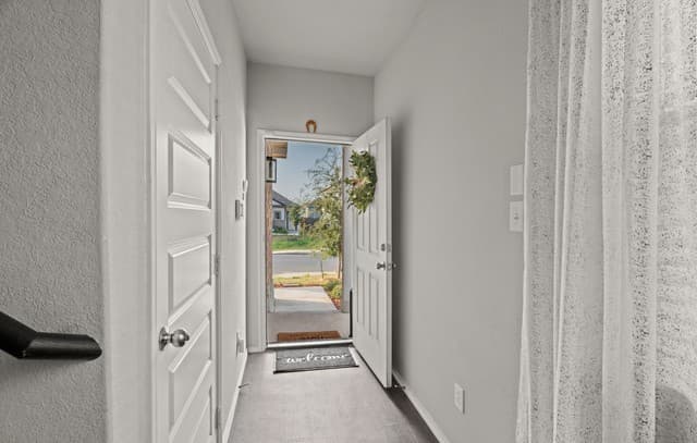 2407 N Applewhite — photo 3