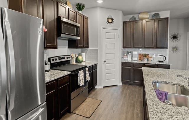 2407 N Applewhite — photo 5