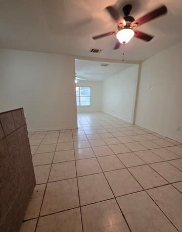 915 E Frio — photo 5