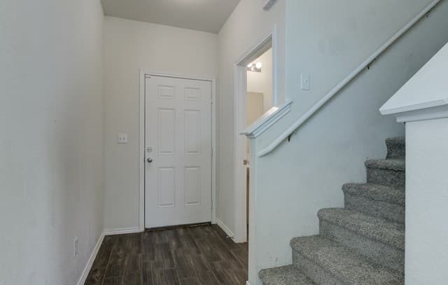 3-bedroom rental at 10938 Willow View in San Antonio, TX — photo 2