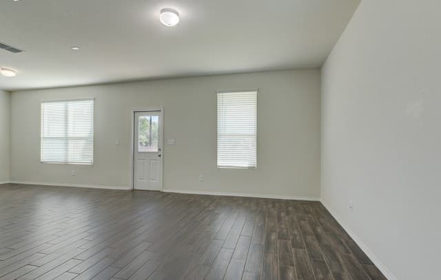 3-bedroom rental at 10938 Willow View in San Antonio, TX — photo 5