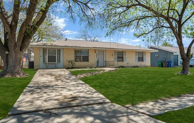 4862 Castle Arms Drive — photo 2