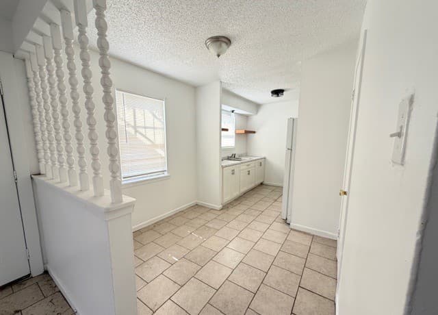 2-bedroom rental at 1418 Romero Unit 1 in San Antonio, TX — photo 4