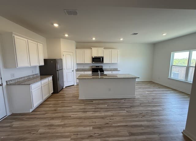 4-bedroom rental at 11978 Luckey Villa in San Antonio, TX — photo 5