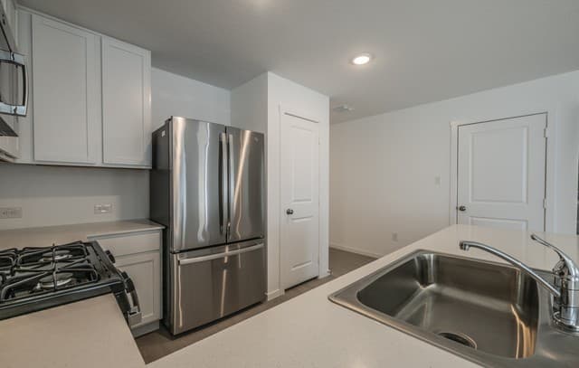 4-bedroom rental at 287 Bailey Bluff in San Antonio, TX — photo 2