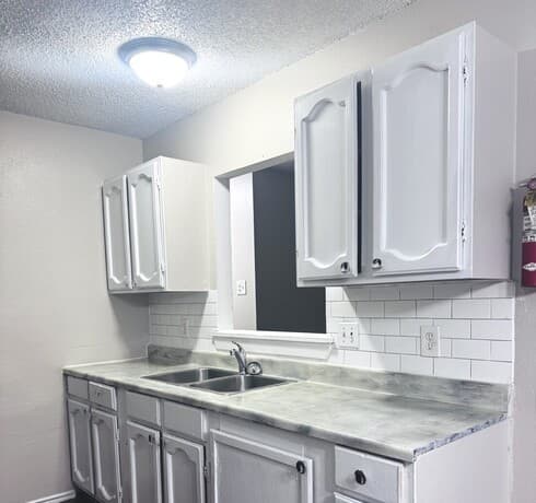 3-bedroom rental at 8719 Potlatch St in San Antonio, TX — photo 2