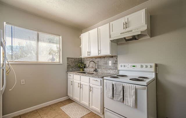 1-bedroom rental at 2323 Arbor Place Unit 1 in San Antonio, TX — photo 3