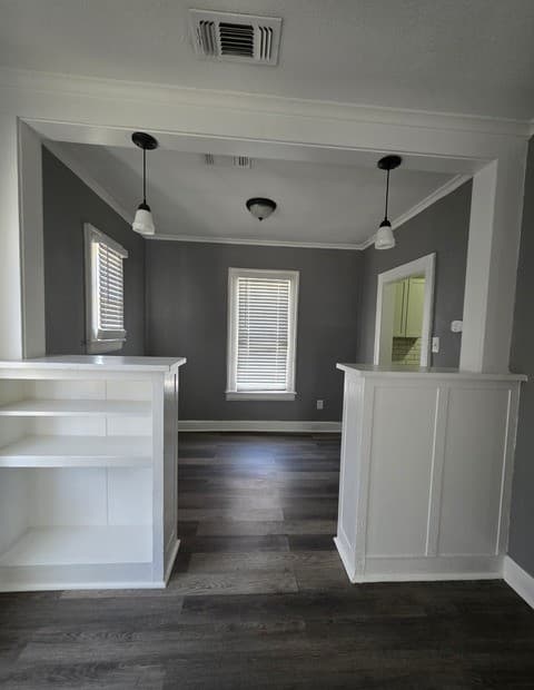 1-bedroom rental at 930 E Grayson Unit 2 in San Antonio, TX — photo 3