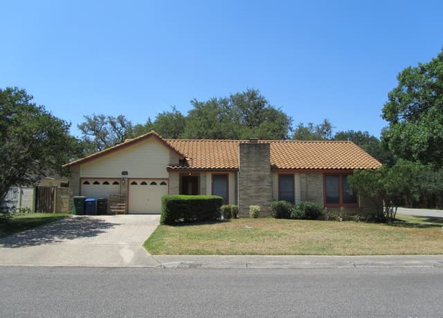3-bedroom rental at 1947 Encino Belle St in San Antonio, TX — photo 2