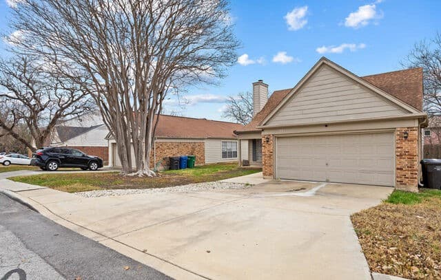 3-bedroom rental at 9135 Rue De Lis in San Antonio, TX — photo 2