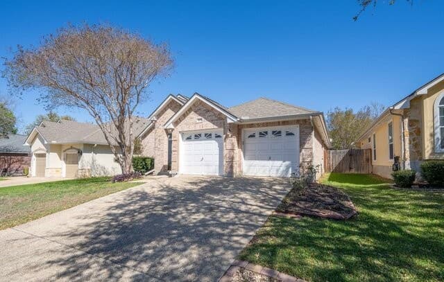 3-bedroom rental at 1435 Bluff Forest in San Antonio, TX — photo 2