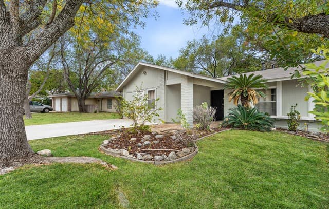 3-bedroom rental at 7107 Spring Flower in San Antonio, TX — photo 2