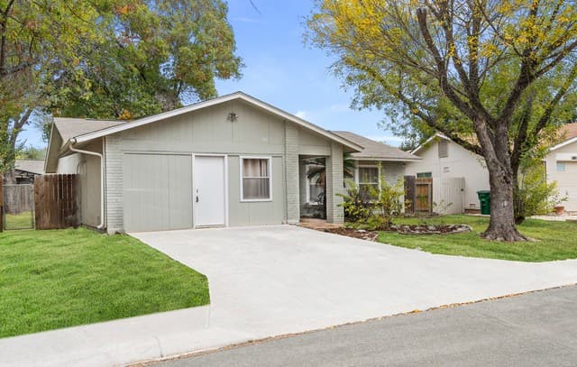 3-bedroom rental at 7107 Spring Flower in San Antonio, TX — photo 3