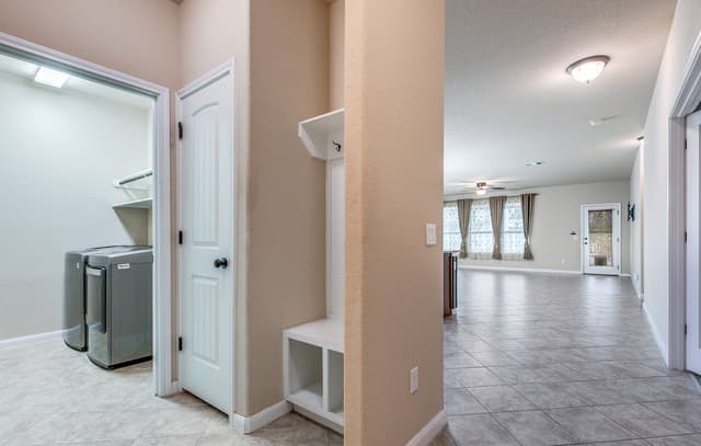 3-bedroom rental at 13410 Flora Springs in San Antonio, TX — photo 2