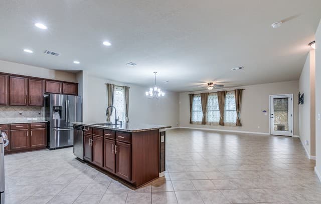 3-bedroom rental at 13410 Flora Springs in San Antonio, TX — photo 3