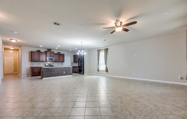 3-bedroom rental at 13410 Flora Springs in San Antonio, TX — photo 4
