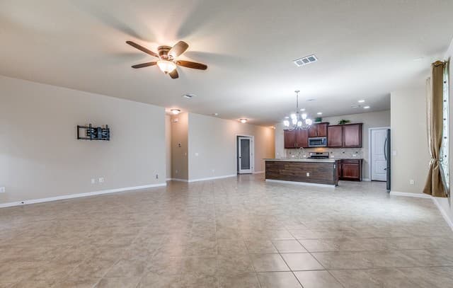 3-bedroom rental at 13410 Flora Springs in San Antonio, TX — photo 5