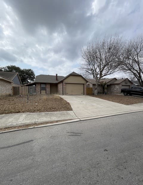 3-bedroom rental at 2730 Mud Lake in San Antonio, TX — photo 2