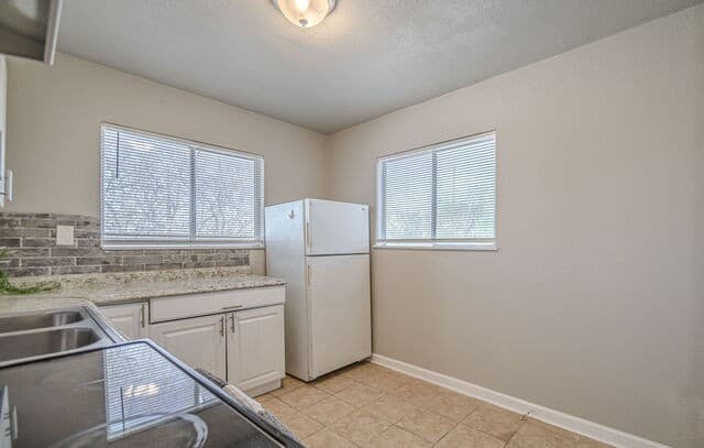 2-bedroom rental at 2323 Arbor Place Unit 2 in San Antonio, TX — photo 3