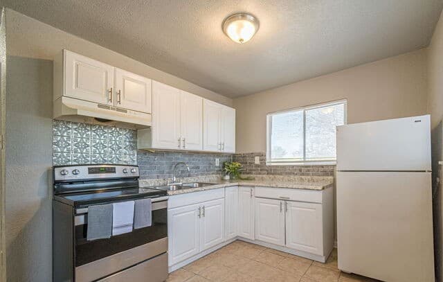 2-bedroom rental at 2323 Arbor Place Unit 2 in San Antonio, TX — photo 4