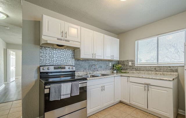 2-bedroom rental at 2323 Arbor Place Unit 2 in San Antonio, TX — photo 5
