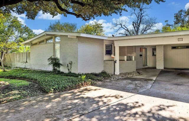 414 Laramie Dr — photo 2