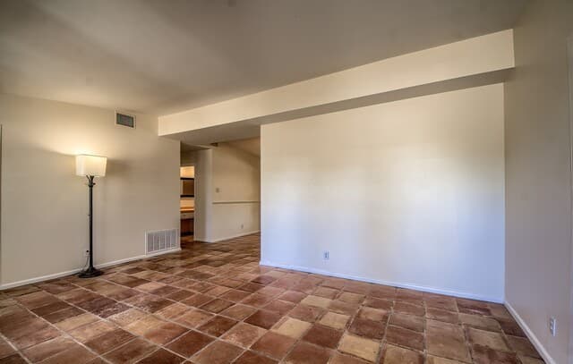 911 Elkhorn Dr — photo 2