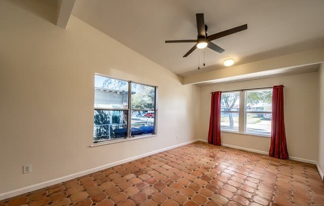 911 Elkhorn Dr — photo 4