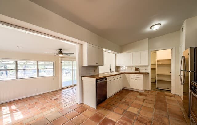 911 Elkhorn Dr — photo 5