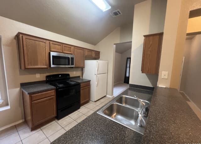 7018 Heathers — photo 2