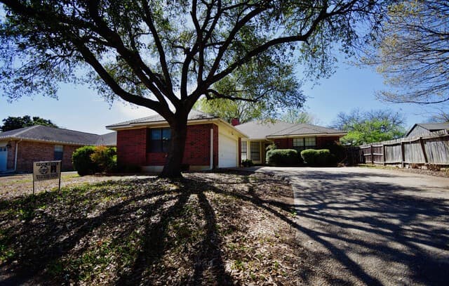 1409 Greenwood — photo 1