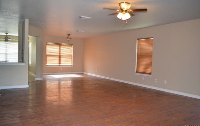 4-bedroom rental at 443 Bluegrass Creek in San Antonio, TX — photo 3