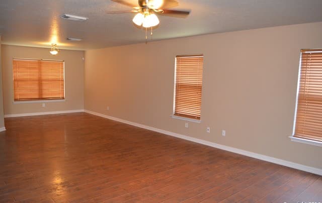 4-bedroom rental at 443 Bluegrass Creek in San Antonio, TX — photo 4
