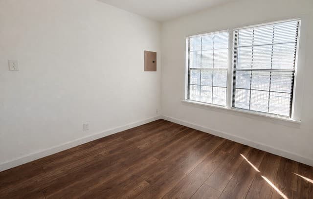 1411 Lamar — photo 4