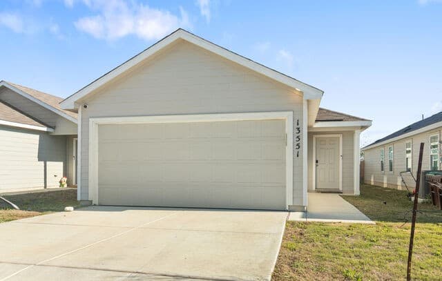 4-bedroom rental at 13551 Barton Cv in San Antonio TX