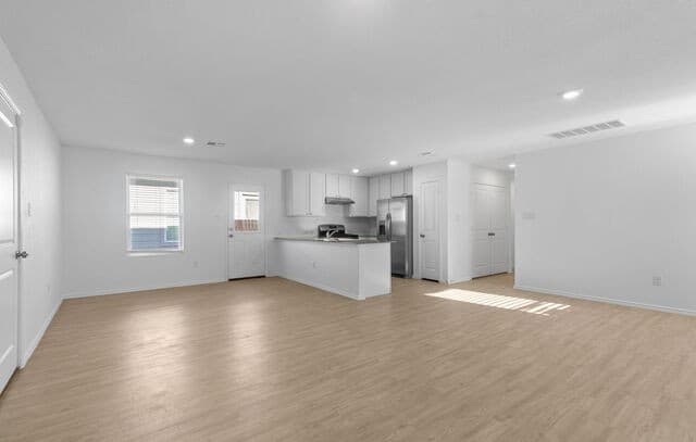 4-bedroom rental at 13551 Barton Cv in San Antonio, TX — photo 3