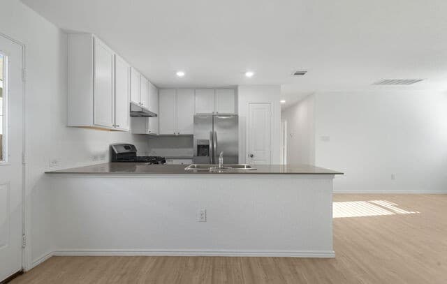 4-bedroom rental at 13551 Barton Cv in San Antonio, TX — photo 5
