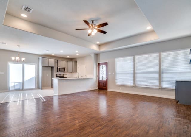 1019 W Rosewood — photo 2