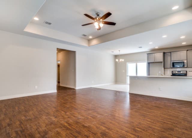 1019 W Rosewood — photo 3