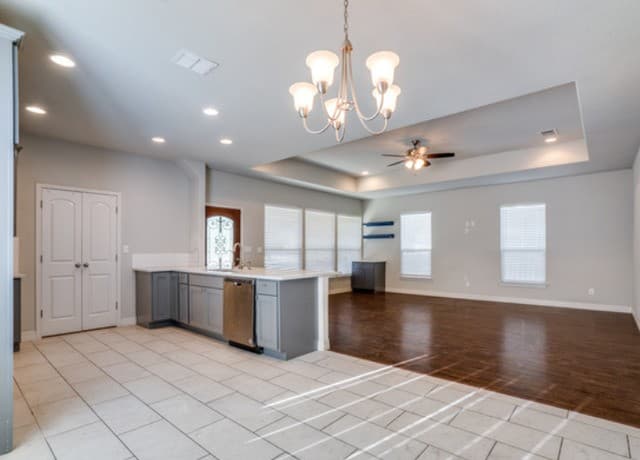 1019 W Rosewood — photo 4