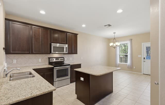 27203 Rio Bank — photo 4