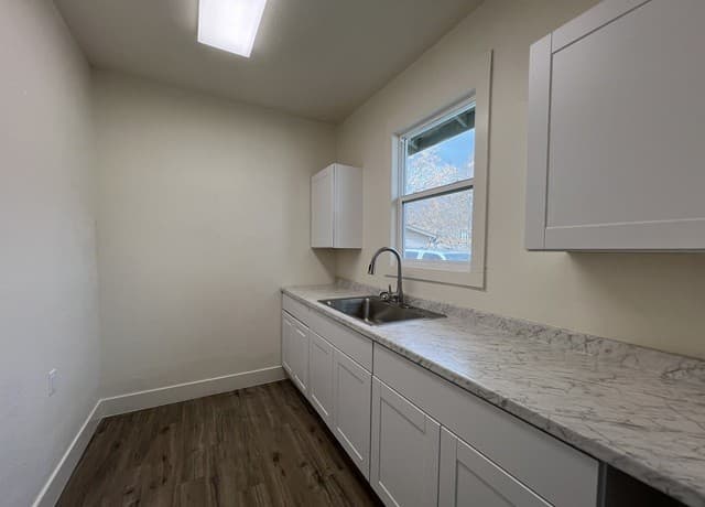 2-bedroom rental at 107 Stanley Ct Unit 3 in San Antonio, TX — photo 2
