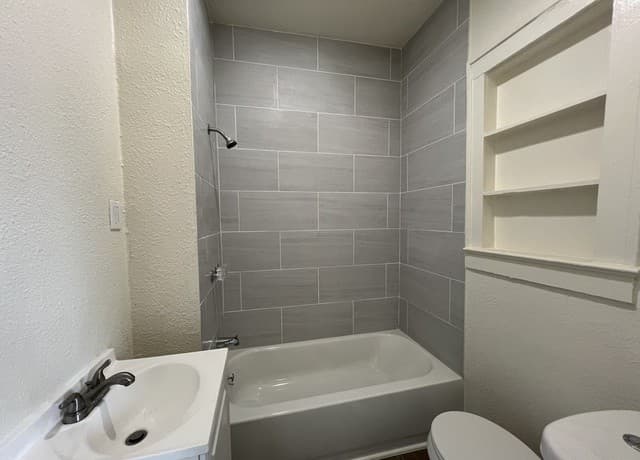 1-bedroom rental at 107 Stanley Ct Unit 4 in San Antonio, TX — photo 2