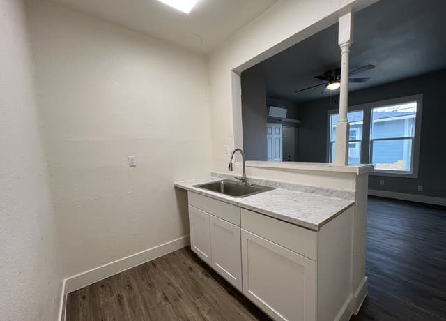 1-bedroom rental at 107 Stanley Ct Unit 4 in San Antonio, TX — photo 3