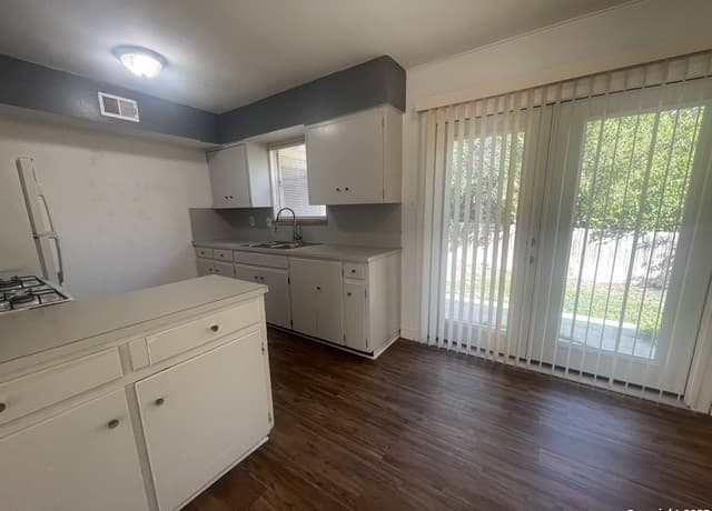 4512 Slayden Dr — photo 2