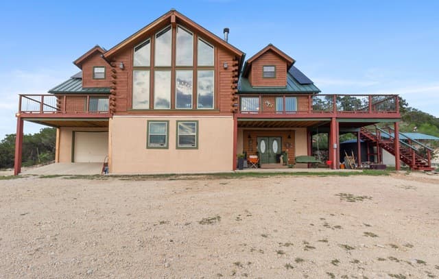 4-bedroom rental at 13689 Fm 1283 in Mico, TX — photo 2