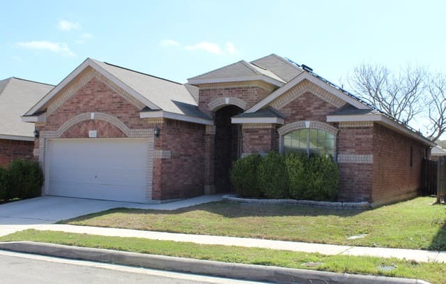 3-bedroom rental at 1322 Oriole in San Antonio, TX — photo 2