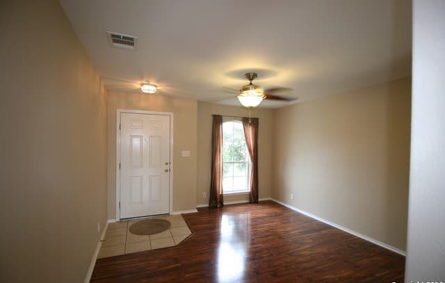 3-bedroom rental at 5615 Canaan Cross in San Antonio, TX — photo 3