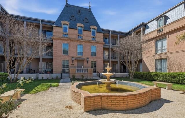 7709 Broadway Unit 121 — photo 2