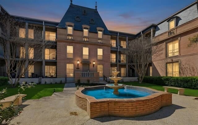 7709 Broadway Unit 121 — photo 3